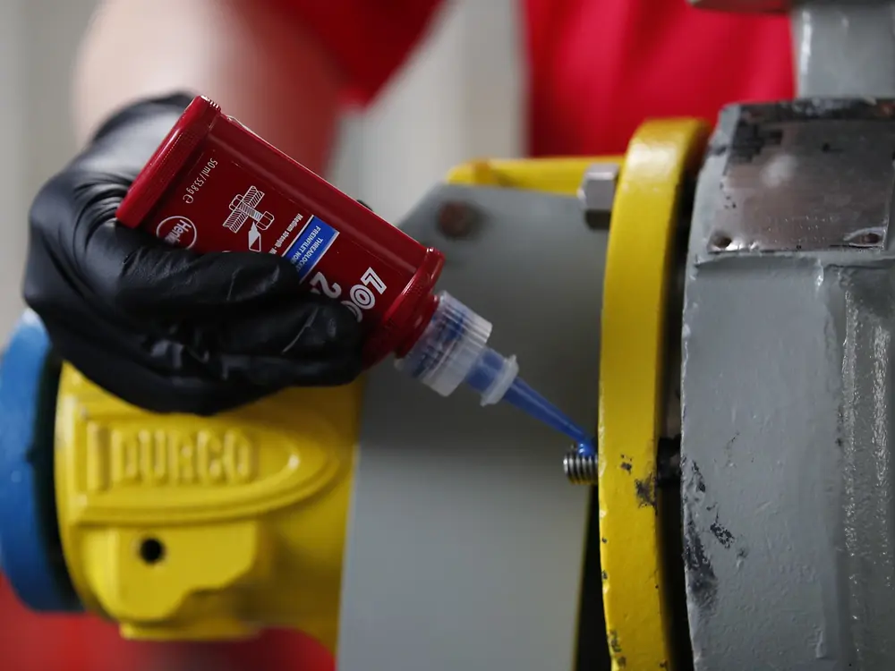 ロックタイトねじゆるみ止め用接着剤_塗布事例