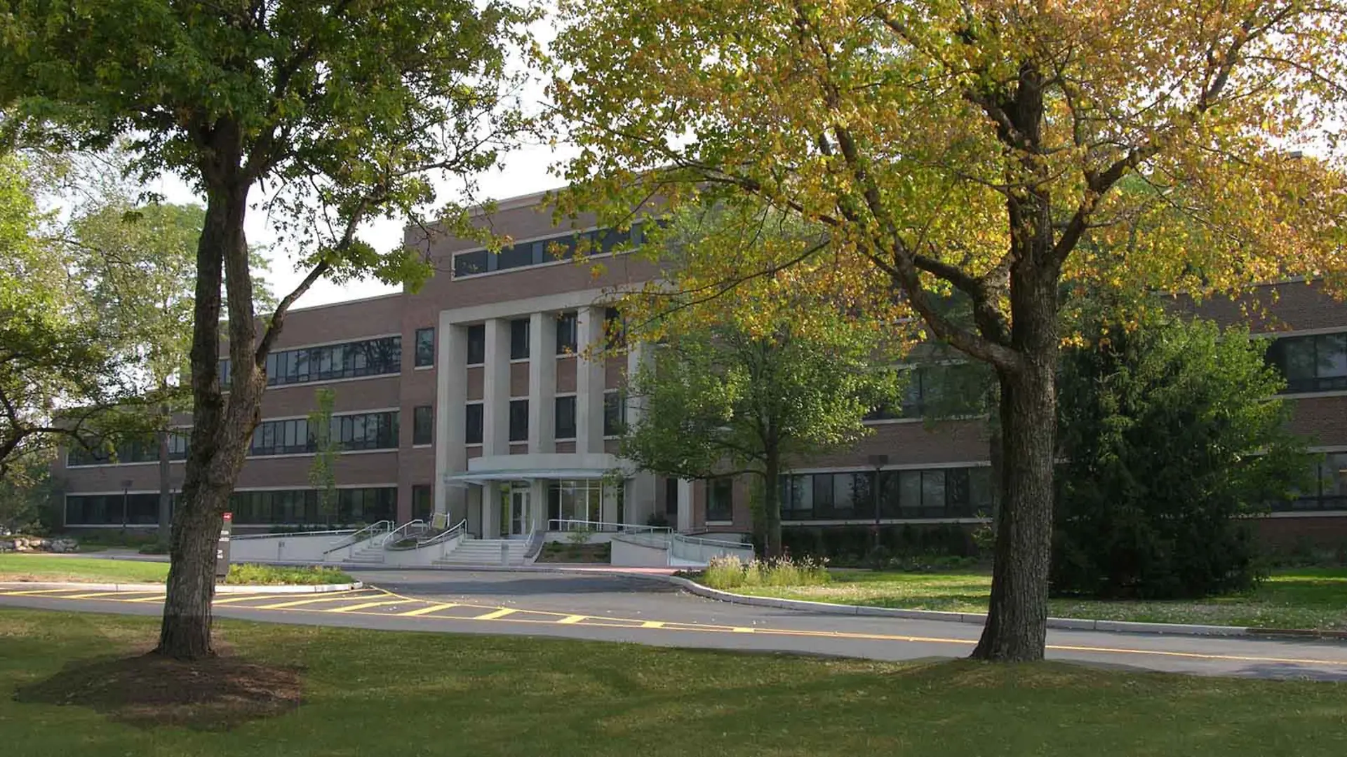 米国ニュージャージー州ブリッジウォーターにあるナショナル・スターチ社の建物（2008年）。